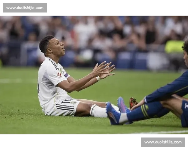 皇马对阵莱万特比赛前瞻战术解析与胜负走势全面分析球队状态评估